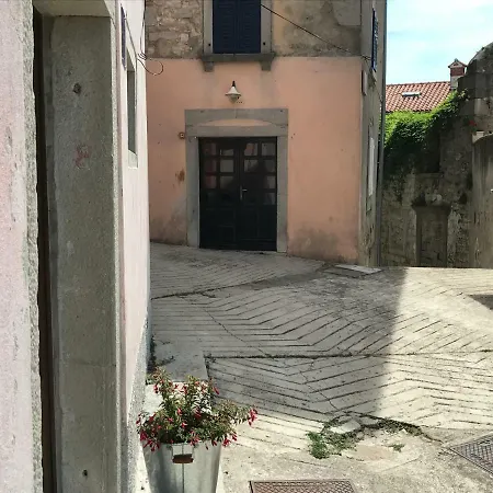Arka 1 Apartment