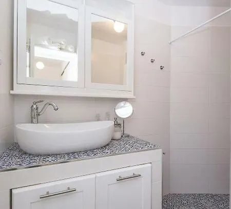 Arka 1 Apartment