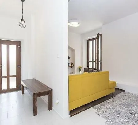 Arka 1 Apartment