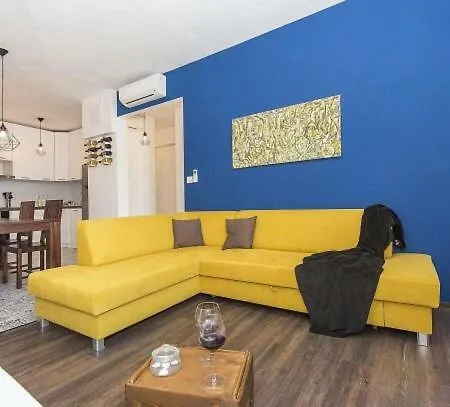 Arka 1 Apartment